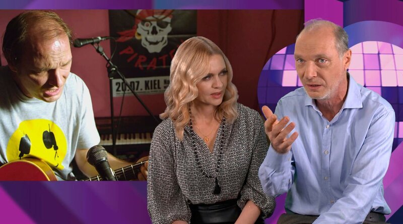 Zu „Angie“ von den Stones hat Martin Brambach (r) eine ganz persönliche Geschichte: In der allerersten Folge der ZDF-Krimireihe „NORD NORD MORD“ durfte er das Lied vortragen – als singender Mörder. – Martin Brambach mit seiner Frau Christine Sommer. – Bild: WDR Zu „Angie“ von den Stones hat Martin Brambach (r) eine ganz persönliche Geschichte: In der allerersten Folge der ZDF-Krimireihe „NORD NORD MORD“ durfte er das Lied vortragen – als singender Mörder. – Martin Brambach mit seiner Frau Christine Sommer. – Bild: WDR