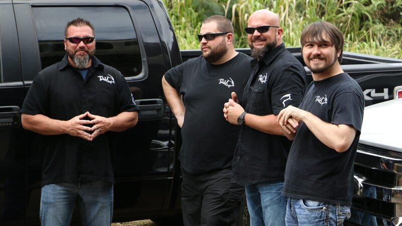 Doogie, Chasey, Porter and Brannon by their trucks. – Bild: Discovery Communications/​JASON FAY