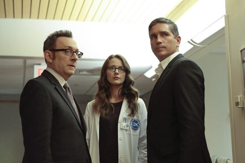 (v.l.n.r.) Harold Finch (Michael Emerson); Root (Amy Acker); John Reese (Jim Caviezel) – Bild: PLURIMEDIA (Warner Bros)