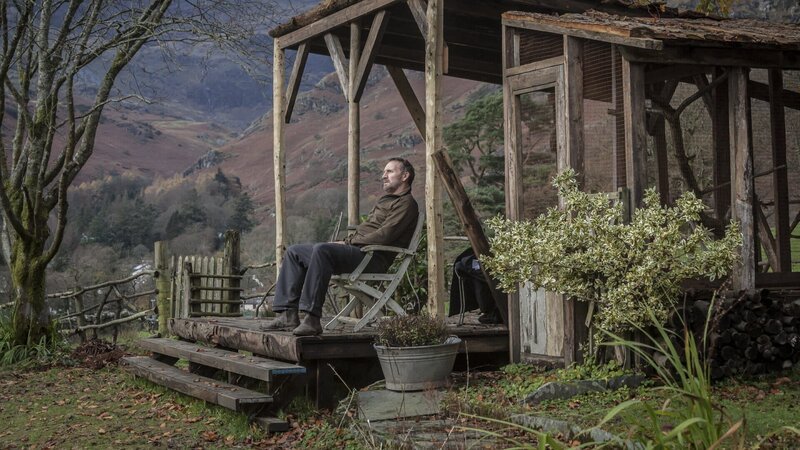Robert (Christopher Eccleston) will die Wahrheit über Susans Tod herausfinden. – Bild: ZDF und Ben Blackall