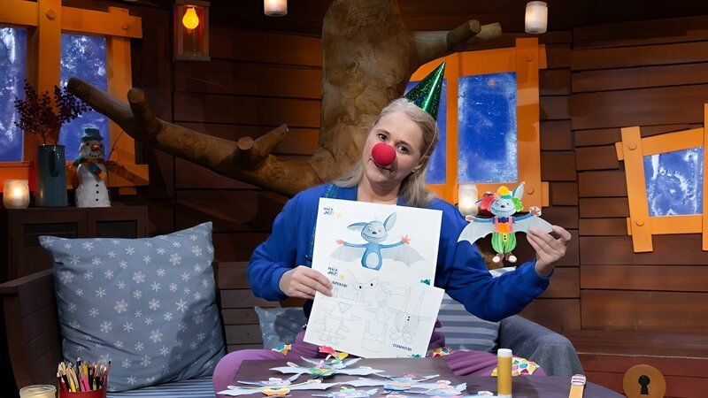 Clownsfidi als Anziehpuppe bei MACH MiT! 1 – Bild: KiKA