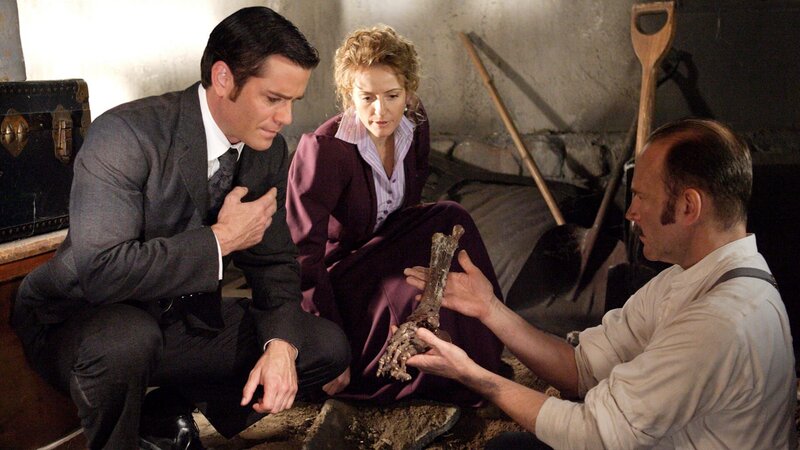 Detective William Murdoch (Yannick Bisson, l.), Dr. Julia Ogden (Helene Joy) – Bild: Shaftesbury Murdoch III Inc 2010 All Rights Reserved. Licensed by ITV Studios Ltd.