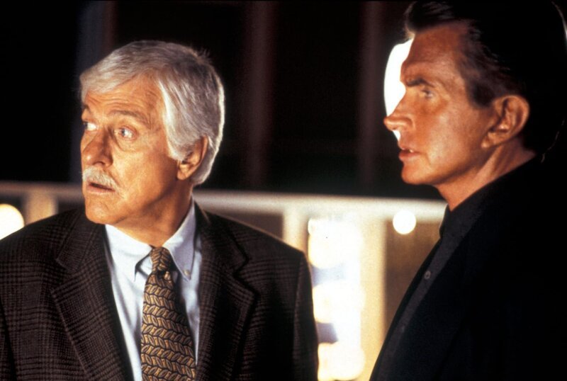 Dr. Mark Sloan (Dick Van Dyke, l.); Craig Wohlman (George Hamilton, r.) – Bild: CBS Studios Inc. All Rights Reserved. Lizenzbild frei