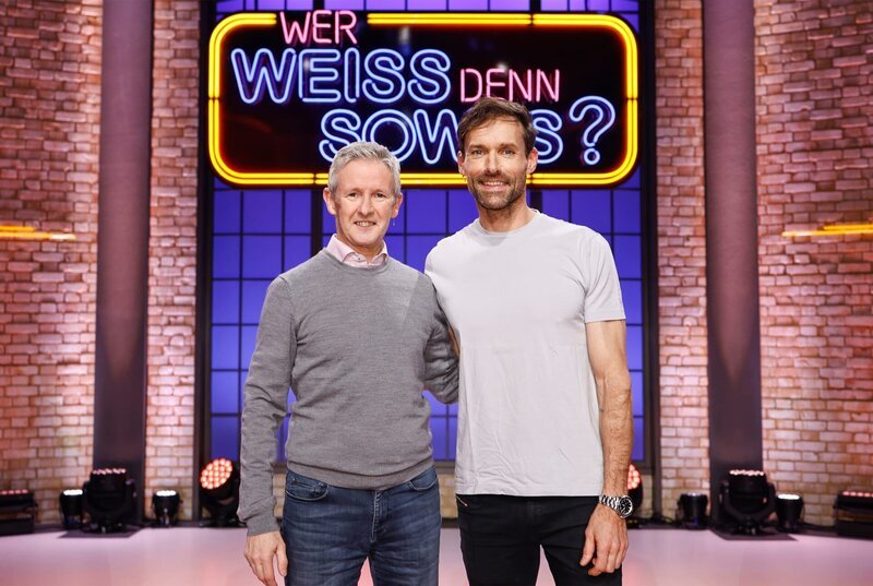 Die Kandidaten: Der ehemalige Skispringer Jens Weißflog (l.) und der ehemalige Skispringer und heutigen ARD-TV-Experten Sven Hannawald (r.). – Bild: ARD/​Morris Mac Matzen