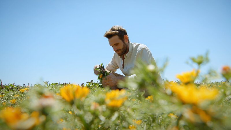 Stefan Zwickl, Duftbauer. – Bild: ORF/​WEGA-Film