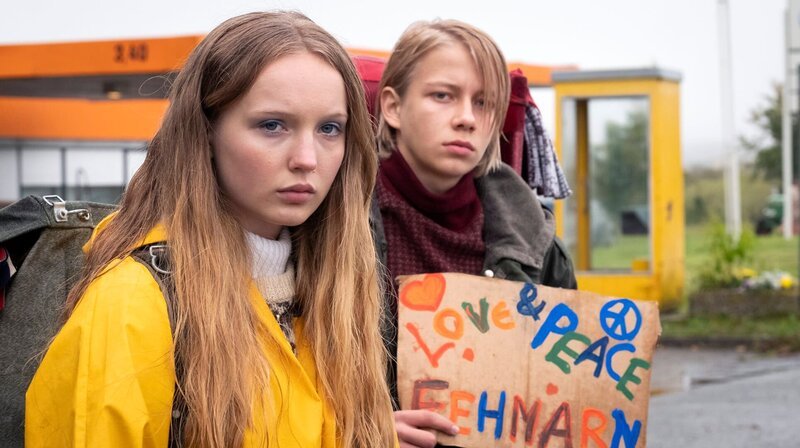 Auf dem Weg zum Festival: Susanne (Mina Rueffer), Klaus (August Milberg) – Bild: NDR/​Christine Schroeder