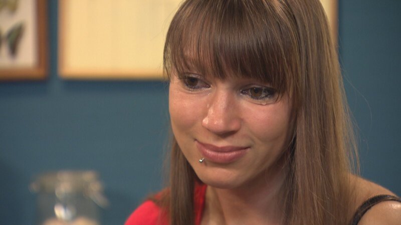 Als Eileen 18 Monate alt war, gab ihre Mutter Carmen sie zur Adoption frei. Eileen erfuhr nie, weshalb. Daher will sie ihre Mutter endlich finden. Doch außer ihrem Namen weiß sie kaum etwas über sie … – Bild: © SAT.1