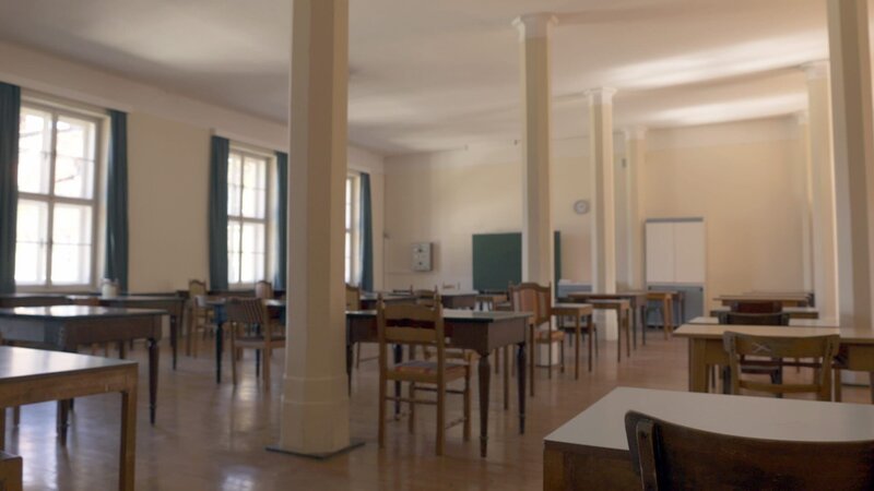 Klassenzimmer Spandau. – Bild: ORF/​Pammer Film