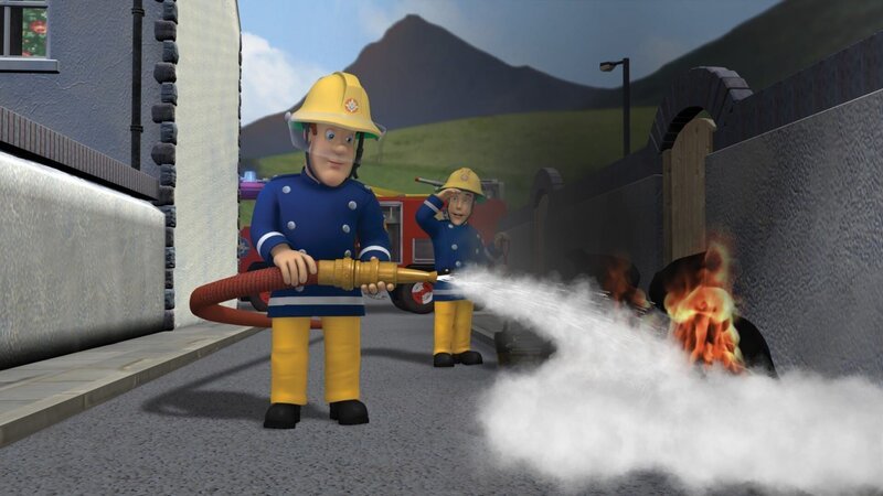 Sam löscht ein Feuer, das sich von alleine entzündet hat. – Bild: KI.KA/​HIT Entertainment
