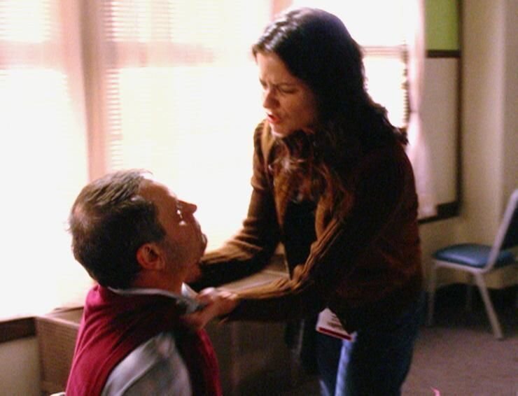 Jordan (Jill Hennessy) ist außer sich. Der Mörder Herman Redding (Jack Laufer) weiß, wer ihre Mutter ermordet hat. – Bild: RTL Deutschland