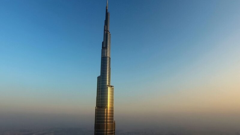 Wolkenkratzer der Superlative: Die Architektur des Burj Khalifa in Dubai nimmt Bezug auf die islamische Bautradition. – Bild: THE HISTORY CHANNEL /​ Pond5