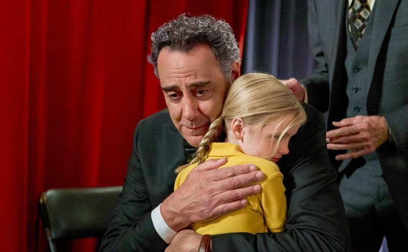 Brad Garrett (Douglas Fogerty), Ella Allan (Amy Fogerty). – Bild: ORF/​PRO7/​ABC
