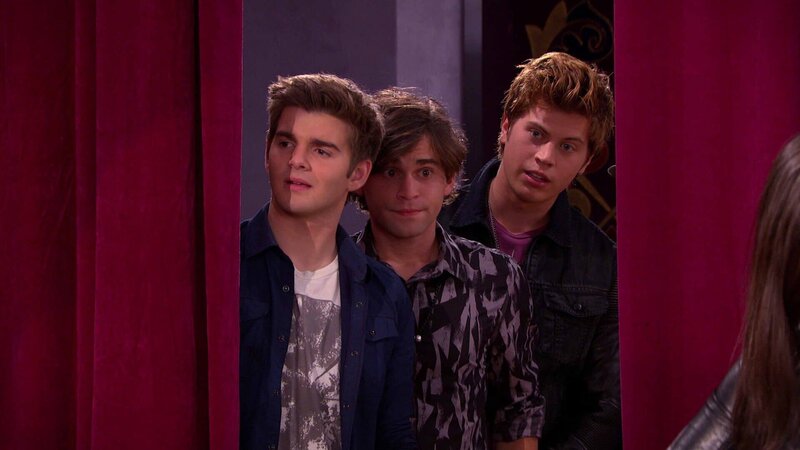 L-R: Max Thunderman (Jack Griffo), Wolfgang (Jake Borelli), Oyster (Tanner Stine) – Bild: ViacomCBS