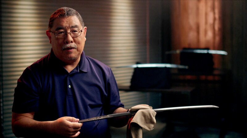 Der Mann spricht über die Klinge. – Bild: THE HISTORY CHANNEL /​ A+E Networks