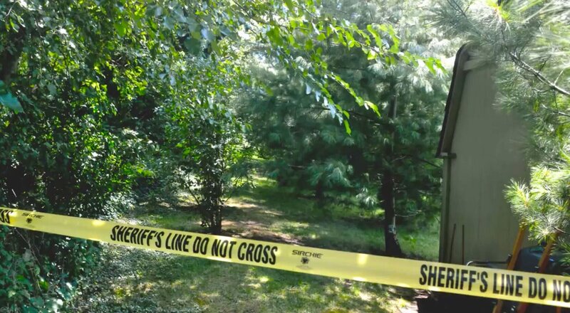 Neben dem Tatort. – Bild: AMSPICTURES /​ cineflix /​ © Crime + Investigation /​ Cineflix