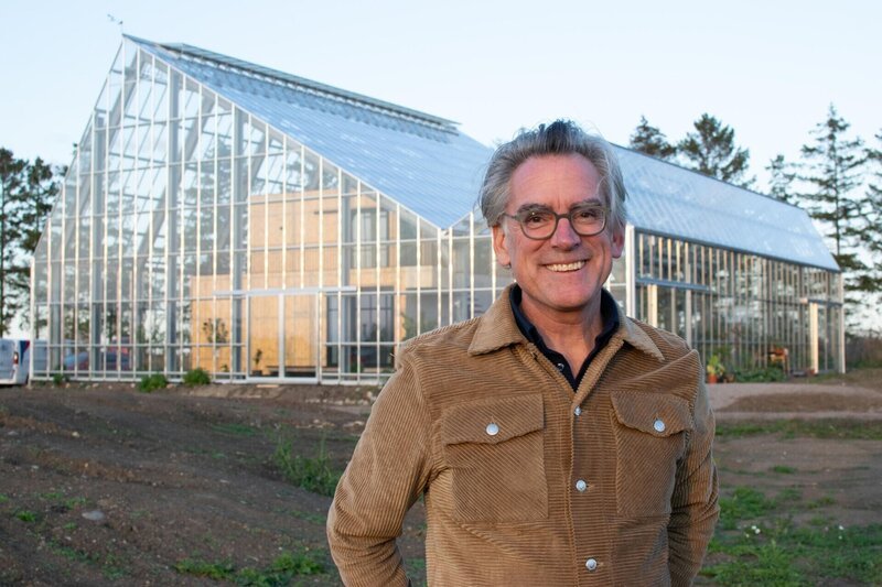 Architekturkritiker Mark Isitt +++ Die Verwendung des sendungsbezogenen Materials ist nur mit dem Hinweis und Verlinkung auf RTL+ gestattet. – Bild: RTL /​ FremantleMedia Sverige AB