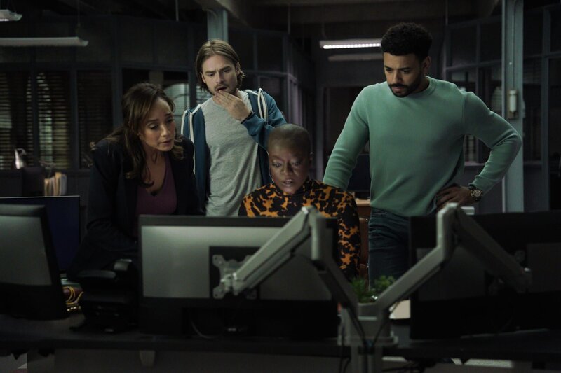L-R: Nikki Batista (Dania Ramirez), Teddy Williams (Keenan Tracey), Kemi Adebayo (Adeola Role), and Mike Sherman (Ryan Broussard) – Bild: Fox Media LLC /​ Katie Yu