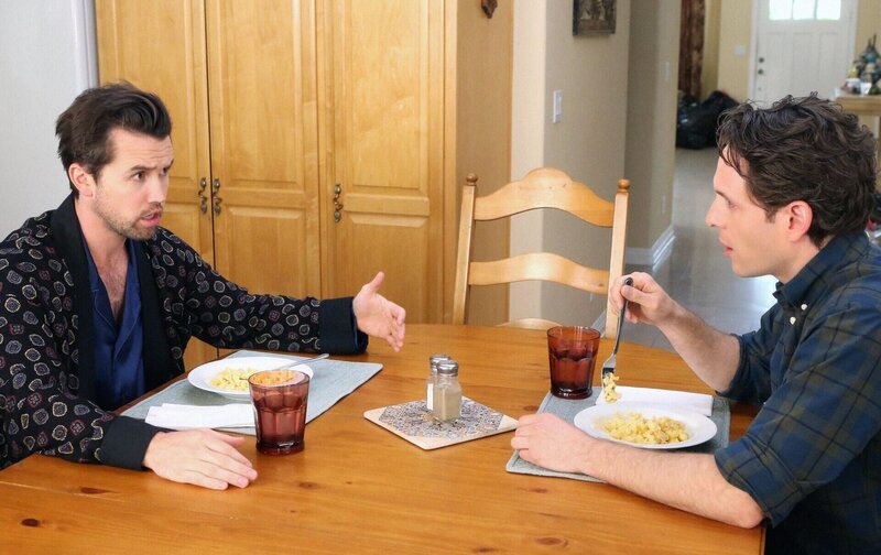 Mac (Rob McElhenney, l.); Dennis Reynolds (Glenn Howerton, r.) – Bild: Bluebush Productions, LLC
