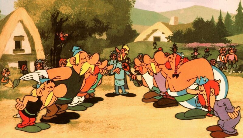 „Asterix, der Gallier“, Im Jahre 50 v. Chr. haben die Römer ganz Gallien besetzt. Nur ein kleines Dorf im Norden leistet hartnäckig Widerstand. Allen voran kämpfen der schlaue Asterix und sein bärenstarker Freund Obelix leidenschaftlich gegen die Römer. Denn ein mysteriöser Zaubertrank verleiht den Galliern außergewöhnliche Kräfte. Als die Römer das Geheimnis des Trankes ergründen wollen, erleben sie ihr blaues Wunder. – Bild: DISNEY