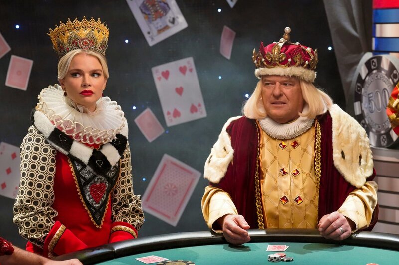 Vanessa (Kelli Goss, l.); Art (Dean Norris, r.) – Bild: CBS Broadcasting Inc.