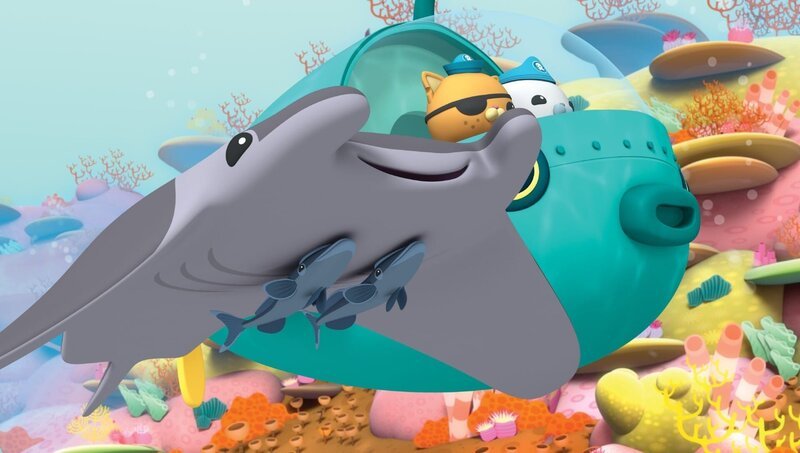 Muriel, ein Mantarochen, macht sich gemeinsam mit den Oktonauten auf die Suche nach der geheimen Futterstelle. – Bild: SUPER RTL