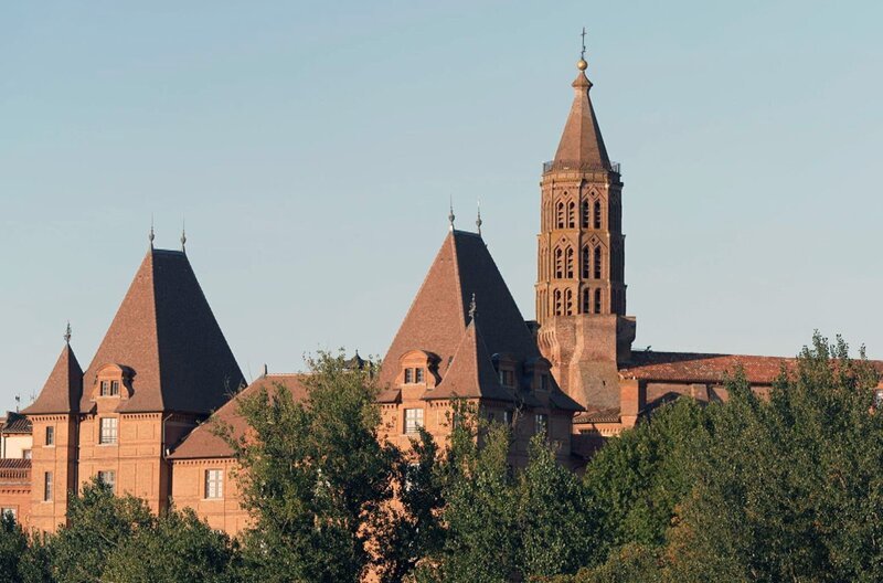 Wie Olympe de Gouges, die hier das Licht der Welt erblickte, ist die okzitanische Stadt Montauban stolz auf ihre Identität und ihren aufrührerischen Geist. – Bild: Elephant Doc