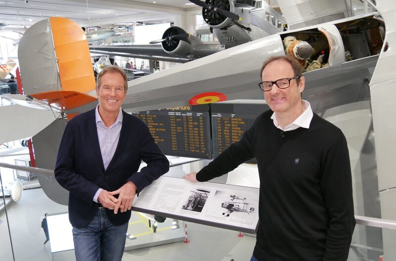Markus Brock (li.) und Vince Ebert im Deutschen Museum in München. – Bild: ZDF und SWR/​Martina Klug