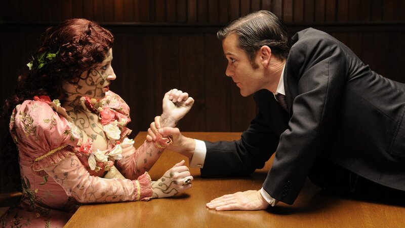 L-R: Ivy ( Ashley Leggat ) & William Murdoch (Yannick Bisson) – Bild: AXN White