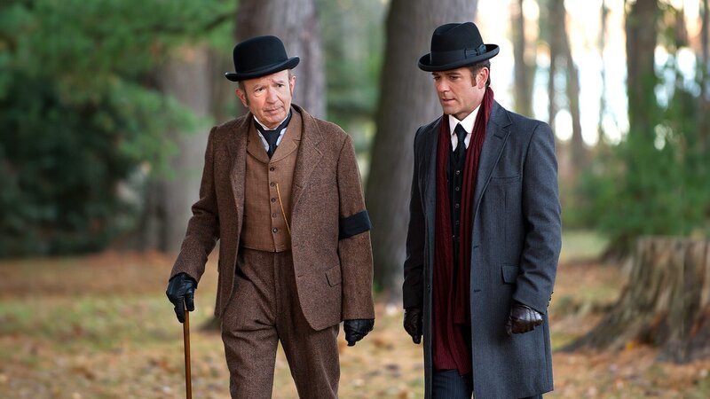 L-R: Dr. Bradley (Keith Dinicol), Detective William Murdoch (Yannick Bisson) – Bild: AXN White
