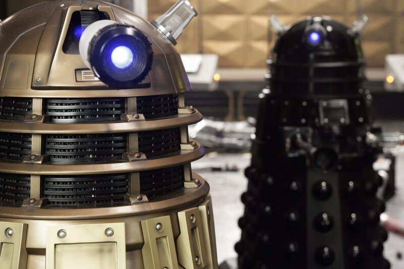 Die Cybermen kämpfen gegen die Daleks – und die Menschheit steht dazwischen … – Bild: AXN Sci-fi /​ cBBC
