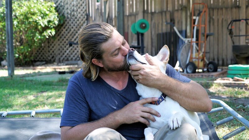Dingo-Dame „Alice“ eroberte das Herz des Farmers Dave. – Bild: Cineflix/​ WeltN24 GmbH/​ BILD GmbH