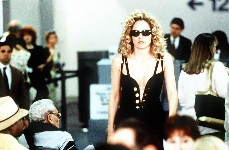 SENDER: ZDF DATUM: 24.03.03 ZEIT: 22:15:00 TITEL: Gloria UNTERTITEL: Amerikanischer Spielfilm von 1999 TEXT: 5. Frisch aus dem Gefängnis entlassen, steckt Gloria (Sharon Stone) schon bald wieder in der Klemme.© RECHTEHINWEIS: – Honorarfreie Verwendung nur im Zusammenhang mit genannter Sendung und bei Nennung ZDF/Fotografenname. Andere Verwendungen nur nach Absprache. ZDF – Bilderdienst, Tel. 06131–706100, E-Mail: Bilderdienst@zdf.de REGIE: LAND: COPYRIGHT: Columbia Pictures QUELLE: ZDF – Bild: SRF1 SENDER: ZDF DATUM: 24.03.03 ZEIT: 22:15:00 TITEL: Gloria UNTERTITEL: Amerikanischer Spielfilm von 1999 TEXT: 5. Frisch aus dem Gefängnis entlassen, steckt Gloria (Sharon Stone) schon bald wieder in der Klemme.© RECHTEHINWEIS: – Honorarfreie Verwendung nur im Zusammenhang mit genannter Sendung und bei Nennung ZDF/Fotografenname. Andere Verwendungen nur nach Absprache. ZDF – Bilderdienst, Tel. 06131–706100, E-Mail: Bilderdienst@zdf.de REGIE: LAND: COPYRIGHT: Columbia Pictures QUELLE: ZDF – Bild: SRF1