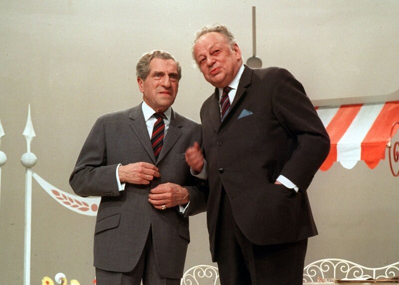 L-R: Karl Farkas und Ernst Waldbrunn – Bild: ORF