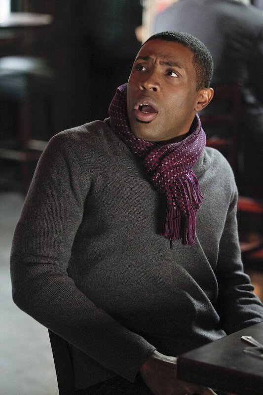 Über Didis Aufzug ist Lavon (Cress Williams) etwas überrascht … – Bild: Warner Bros. Lizenzbild frei