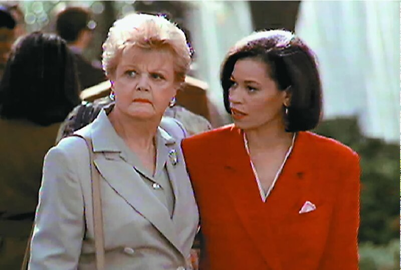 L-R: Jessica Fletcher (Angela Lansbury) und Maude Gillis (Kate Mulgrew) – Bild: RTLup