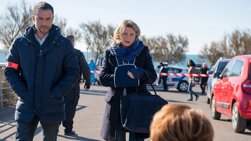 L-R: Antoine Dumas ( Raphaël Lenglet ) & Candice Renoir ( Cécile Bois ) – Bild: AXN White