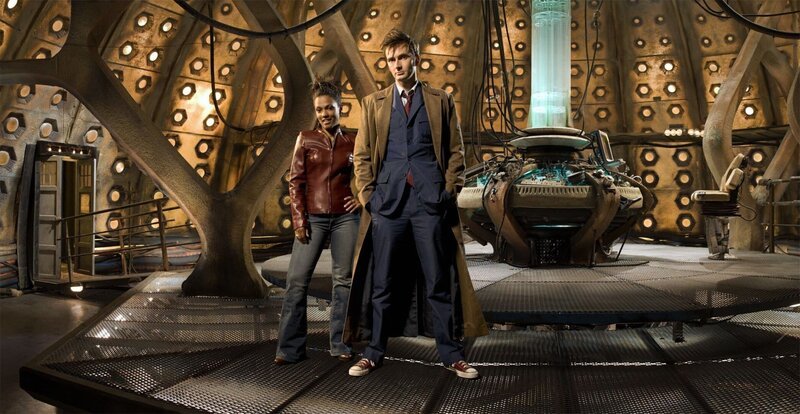 Picture shows: FREEMA AGYEMAN as Martha Jones and DAVID TENNANT as The Doctor. New companion Freema Agyeman takes her first trip in the Tardis in Series Three of Doctor Who. – Bild: Tele 5