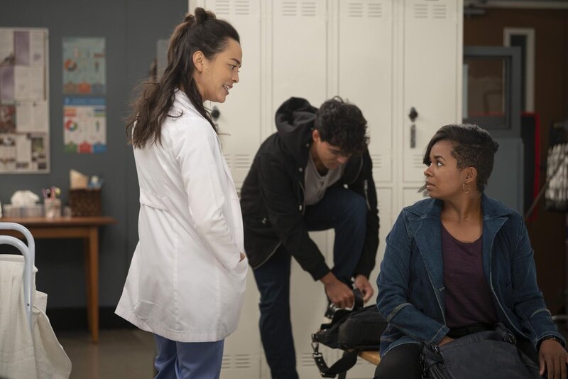 (v.l.n.r.) Dr. Mika Yasuda (Midori Francis); Dr. Lucas Adams (Niko Terho); Dr. Simone Griffith (Alexis Floyd) – Bild: 2024 American Broadcasting Companies, Inc. All rights reserved. /​ Anne Marie Fox Lizenzbild frei