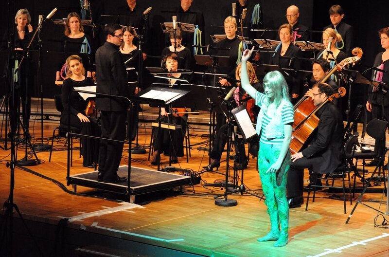mit: Hanna Plaß als Erzählerin, SWR Vokalensemble und dem Villa Berg Quartett – Bild: SWR/​Alexander Kluge