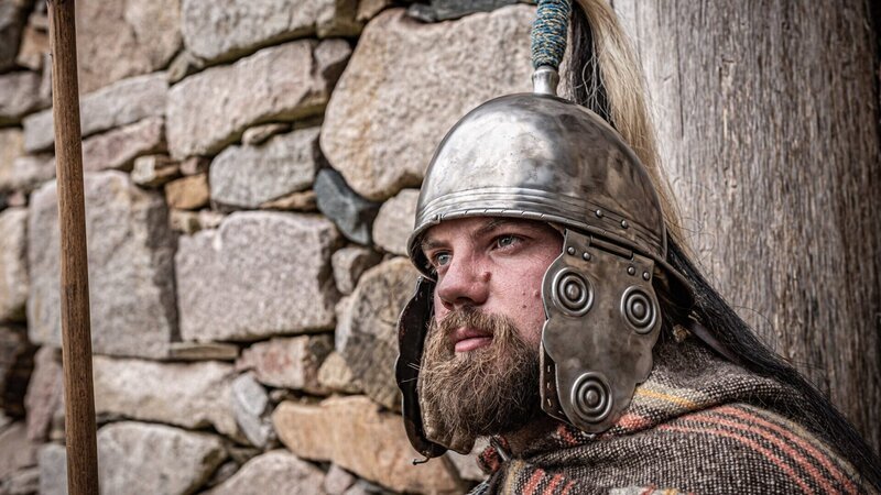 Die Kelten wandeln sich von Händlern zu Kriegern. Um 390 vor Christus plündern sie Rom und fallen rund 100 Jahre später in Griechenland ein. – Bild: ZDFinfo