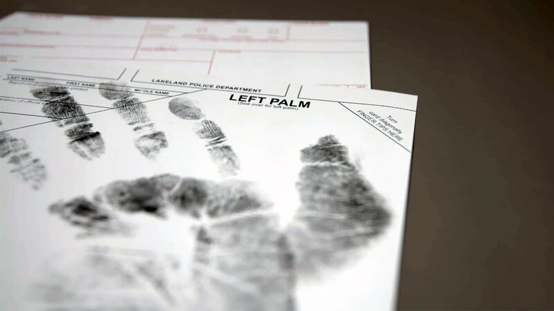 Linker Handabdruck – Bild: A+E NETWORKS