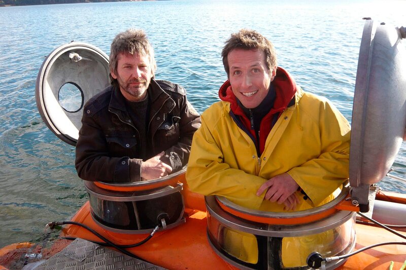 ARD/​BR WILLI WILLS WISSEN, „Wie taucht das U-Boot auf und ab?“, am Sonntag (20.07.14) um 07:10 Uhr im ERSTEN. Willi (rechts) mit dem U-Bootbauer Thomas Breinig. Zusammen gehen die beiden „Boot unter“ am Helenesee. Mehr Bildmaterial finden Sie unter www.br-foto.de. – Bild: BR/​megaherz gmbh