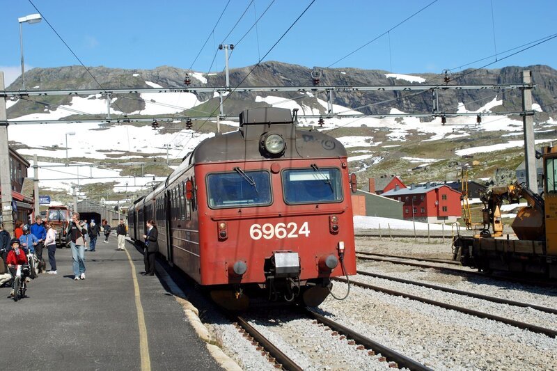 Auf der Inlandsbahn in Schweden. – Bild: SWR/​Hagen von Ortloff