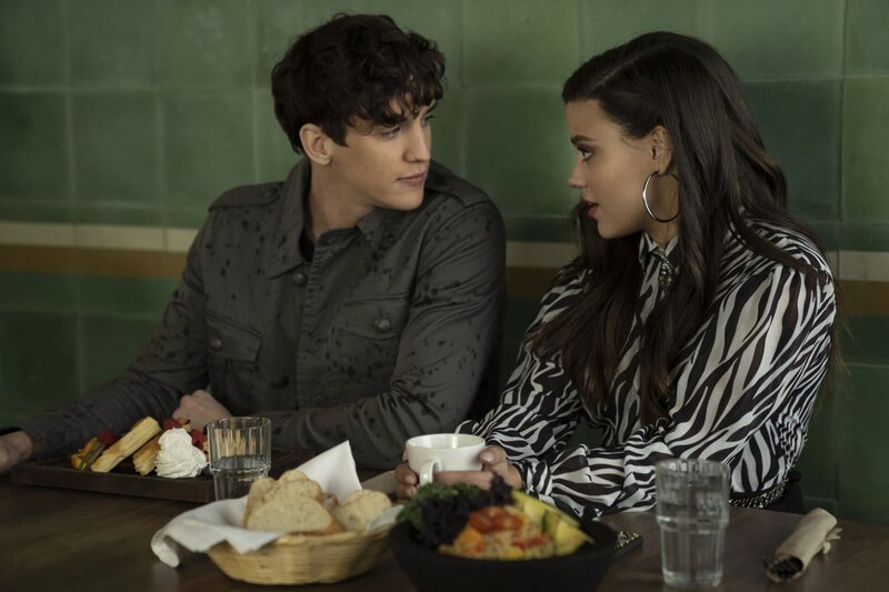Parker (Nick Hargrove, l.); Maggie Vera (Sarah Jeffery, r.) – Bild: The CW Network, LLC.