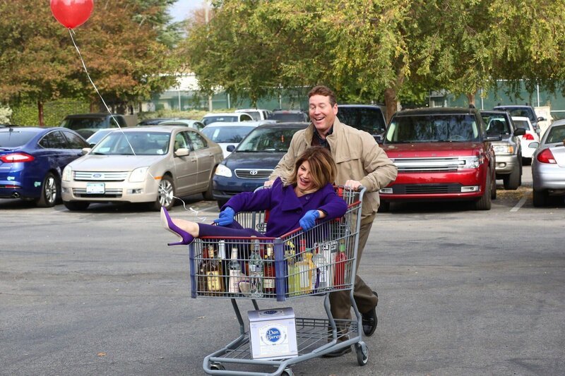 Pam (Kirstie Alley, l.) Kevin (Heath Khan, r.) – Bild: HBOH