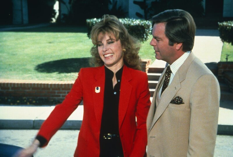 Jennifer Hart (Stefanie Powers, l.); Jonathan Hart (Robert Wagner, r.) – Bild: CPT Holdings, Inc.