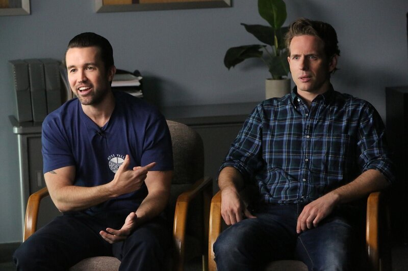 Mac (Rob McElhenney, l.); Dennis Reynolds (Glenn Howerton, r.) – Bild: Bluebush Productions, LLC