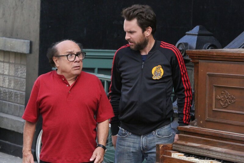 Frank Reynolds (Danny DeVito, l.); Charlie Kelly (Charlie Day, r.) – Bild: Bluebush Productions, LLC
