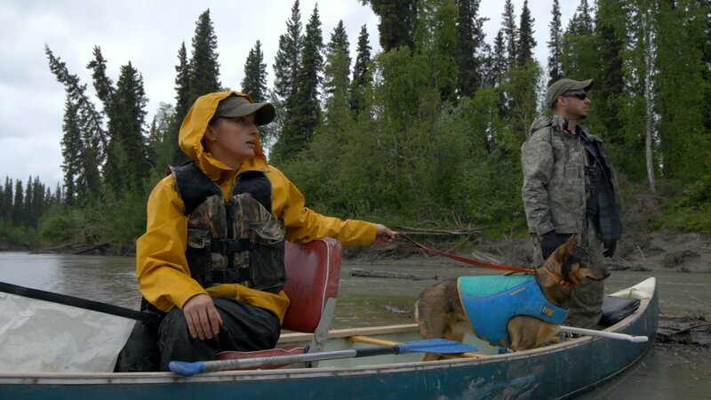 Chris und Jessi Morse beim Angeln mit dem Kanu auf dem Cosna River. (National Geographic) – Bild: National Geographic /​ National Geographic