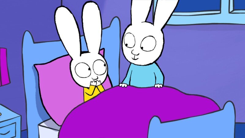 Simon (r.) hat einen Plan, wie er und Franz (l.) doch noch im Baumhaus übernachten können. Gemeinsam wollen sie sich rausschleichen. Doch das dürfen ihre Eltern keinesfalls mitbekommen. – Bild: GO-N Productions 2016 /​ ZDF